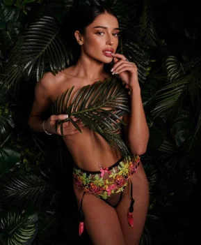 🔥 Nidhi - Sensual VIP Call Girl in Lucknow 💋